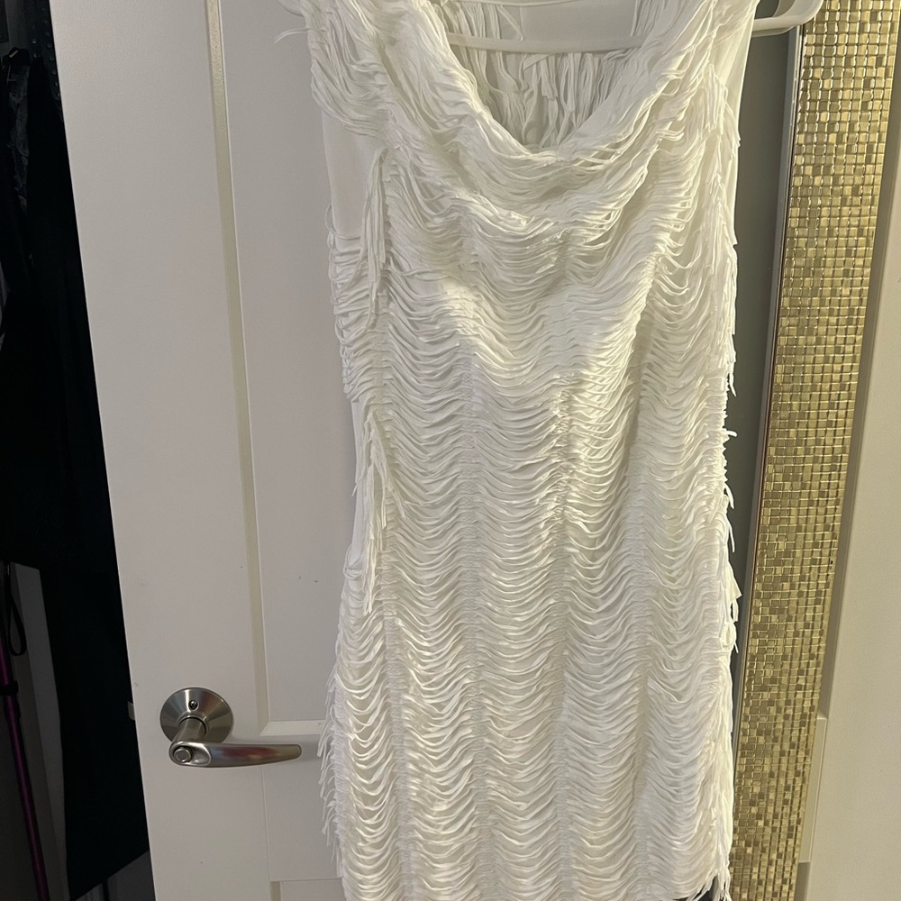 Elegant White Ruched Dress… BACKLESS HOODED FRINGE DRESS IN A SIZE LARGE…